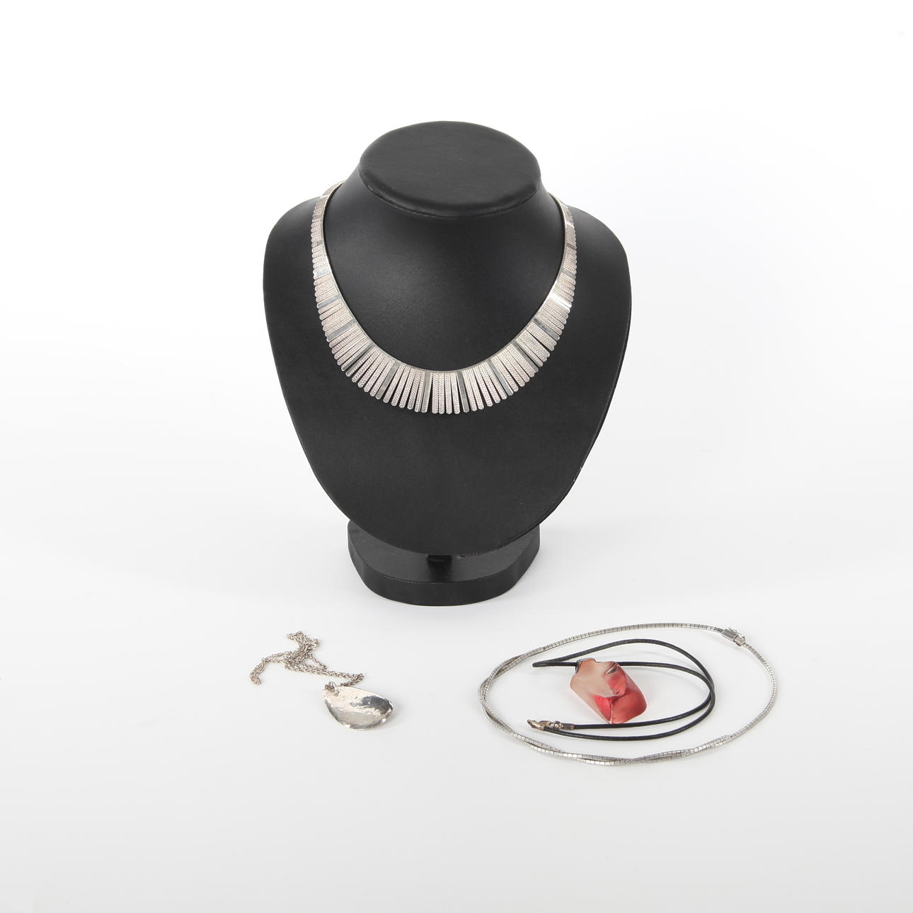 SILVERHALSBAND, 4 st, 1900-talets senare del.