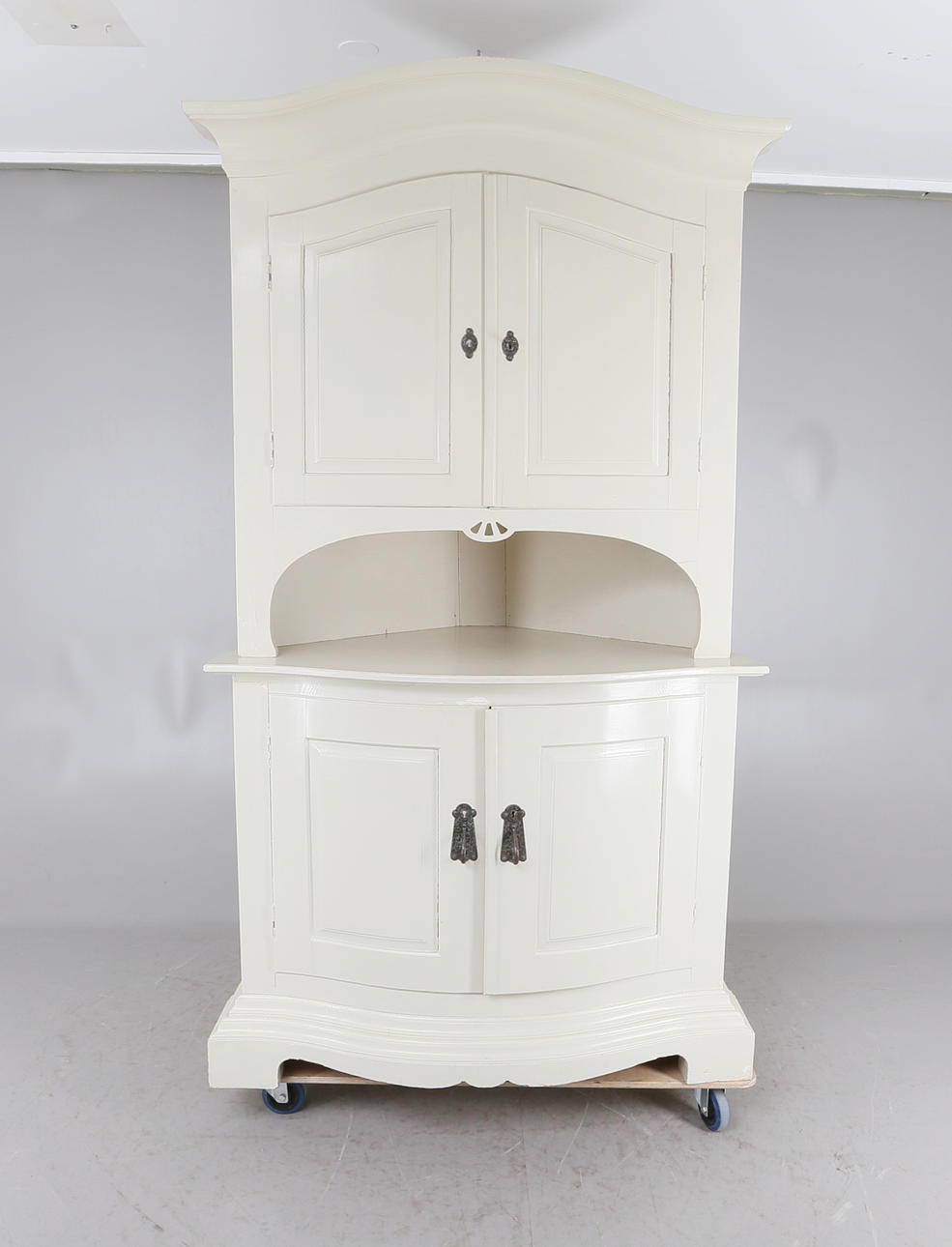 HÖRNSKÅP, jugend, tidigt 1900-tal.