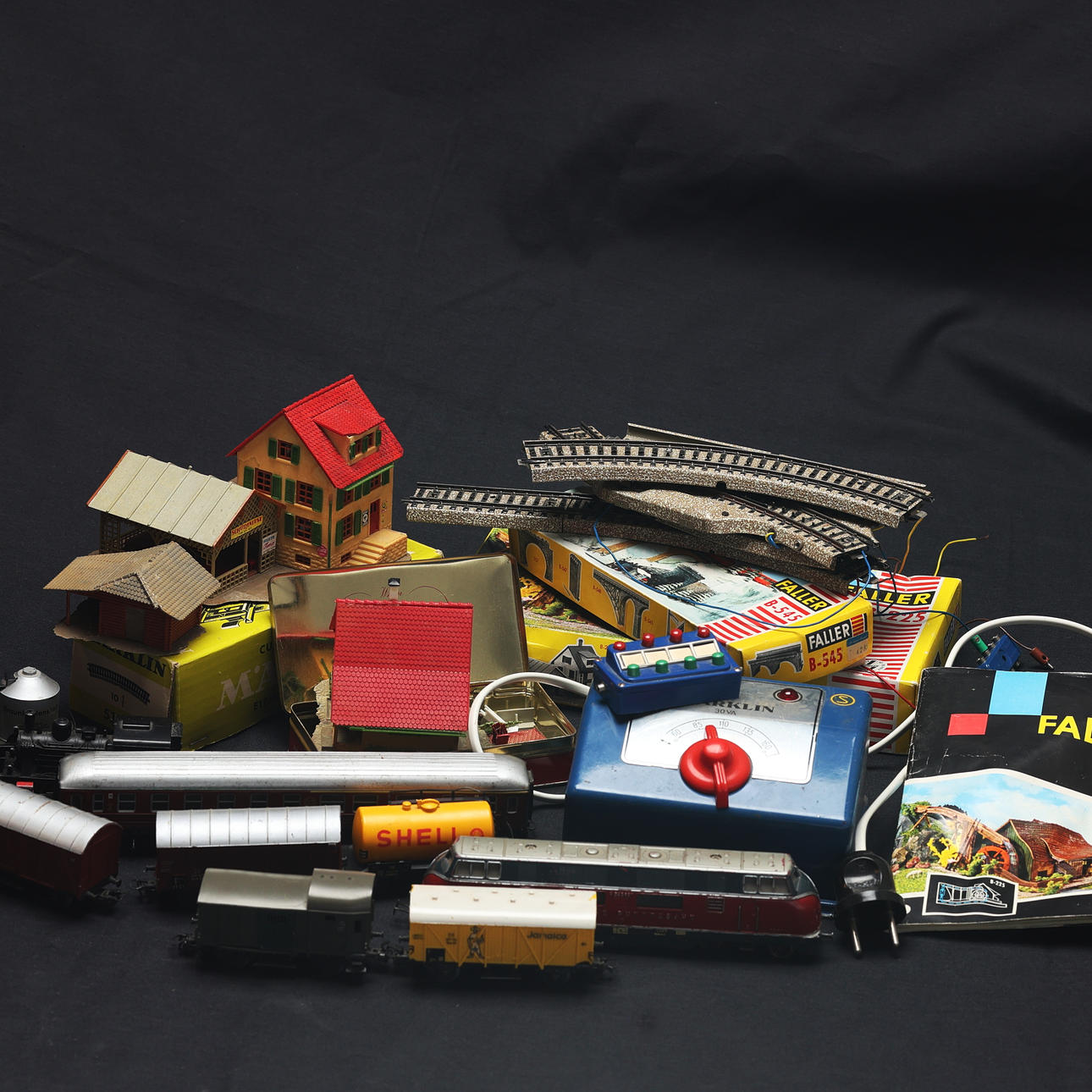 MARKLIN. Mixed, rails, trains and accessories.