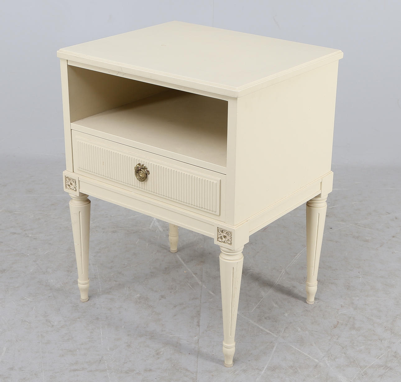 SÄNGBORD, gustaviansk stil, 1900-tal.