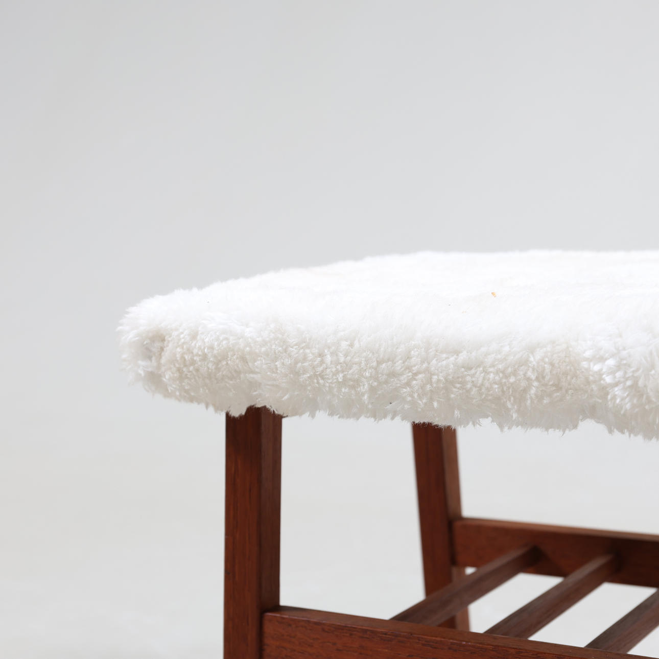 A teak & sheepskin shoe rack, Denmark, 1960s. Furniture - Other - Auctionet