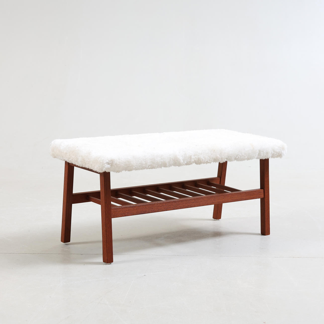 A teak & sheepskin shoe rack, Denmark, 1960s. Furniture - Other - Auctionet