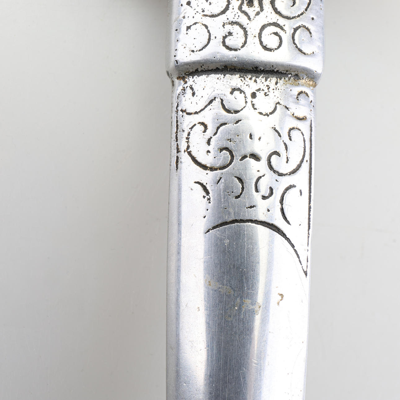 A 20th century dagger. Weapons & Militaria - Edged weapons - Auctionet