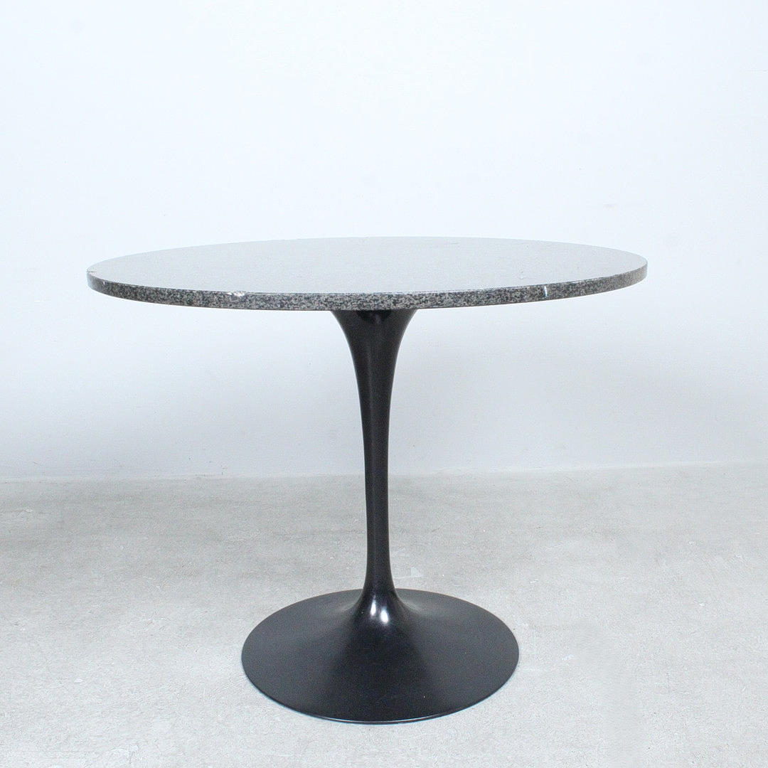 EERO SAARINEN. Knoll International table, model 'Tulip', granite ...