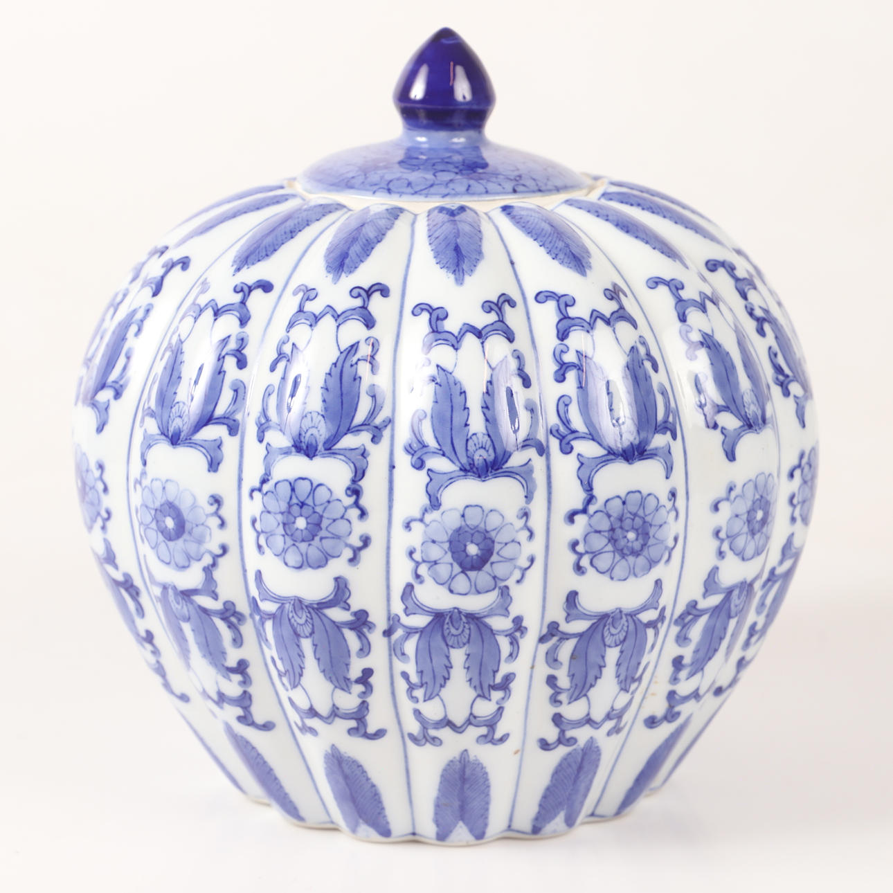 INGEFÄRSKRUS MED LOCK, klyftmodell, porslin, Kina.