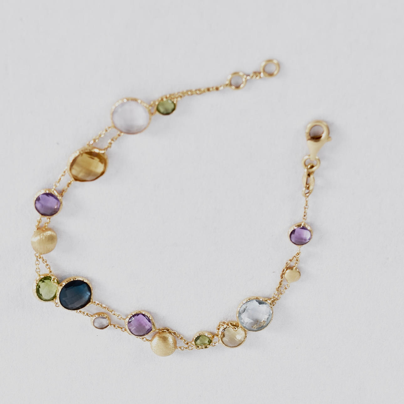 ARMBAND, med ädelstenar, 18K.