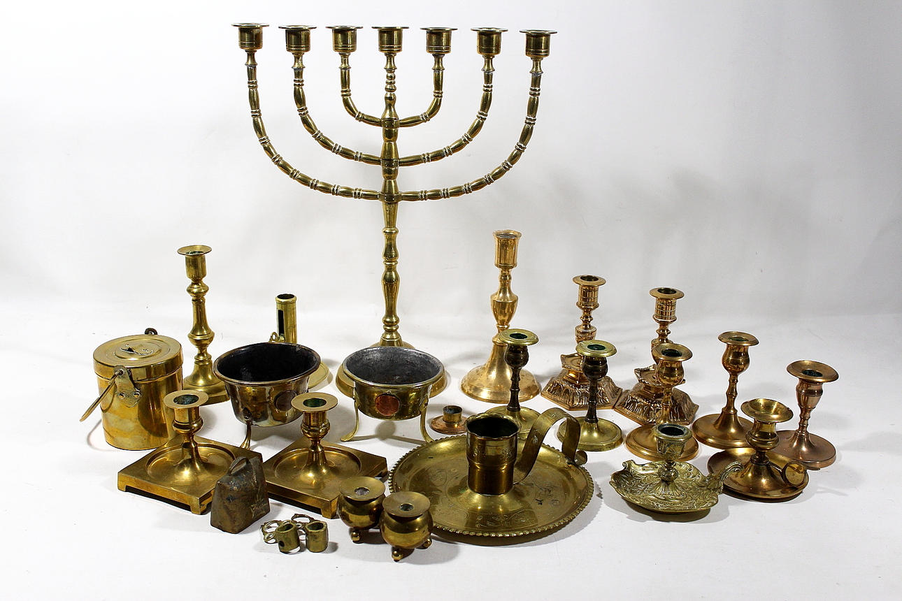 MÄSSINGSFÖREMÅL, 25 delar, mässing och malm.