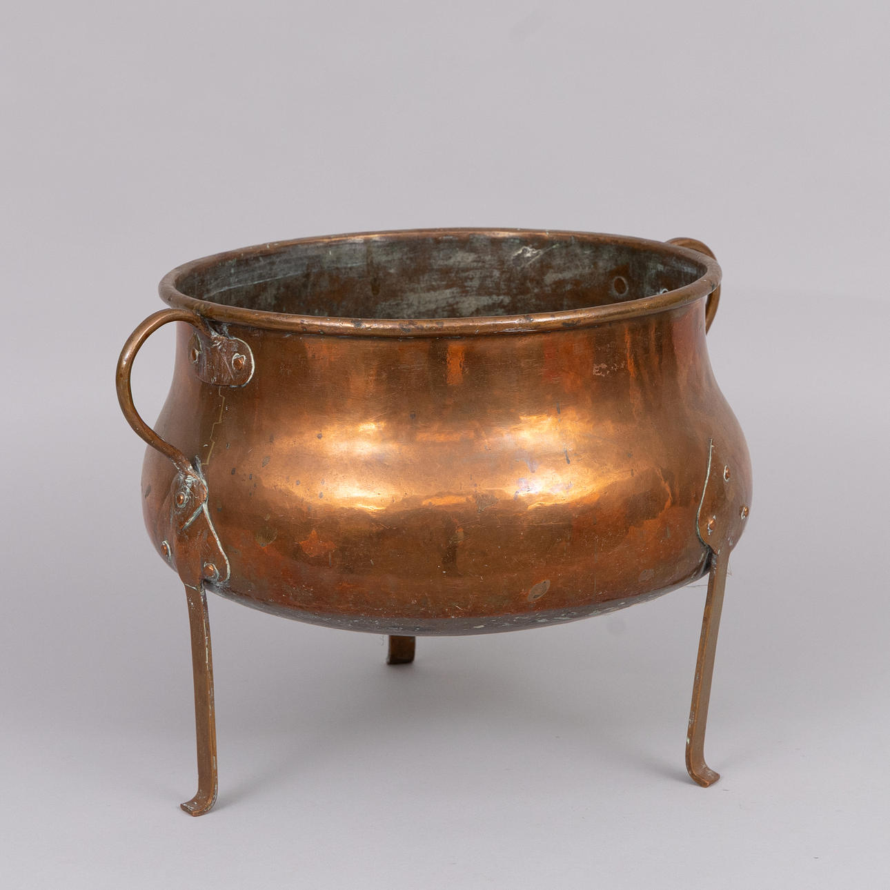 LARGE COPPER POT, 19th century.