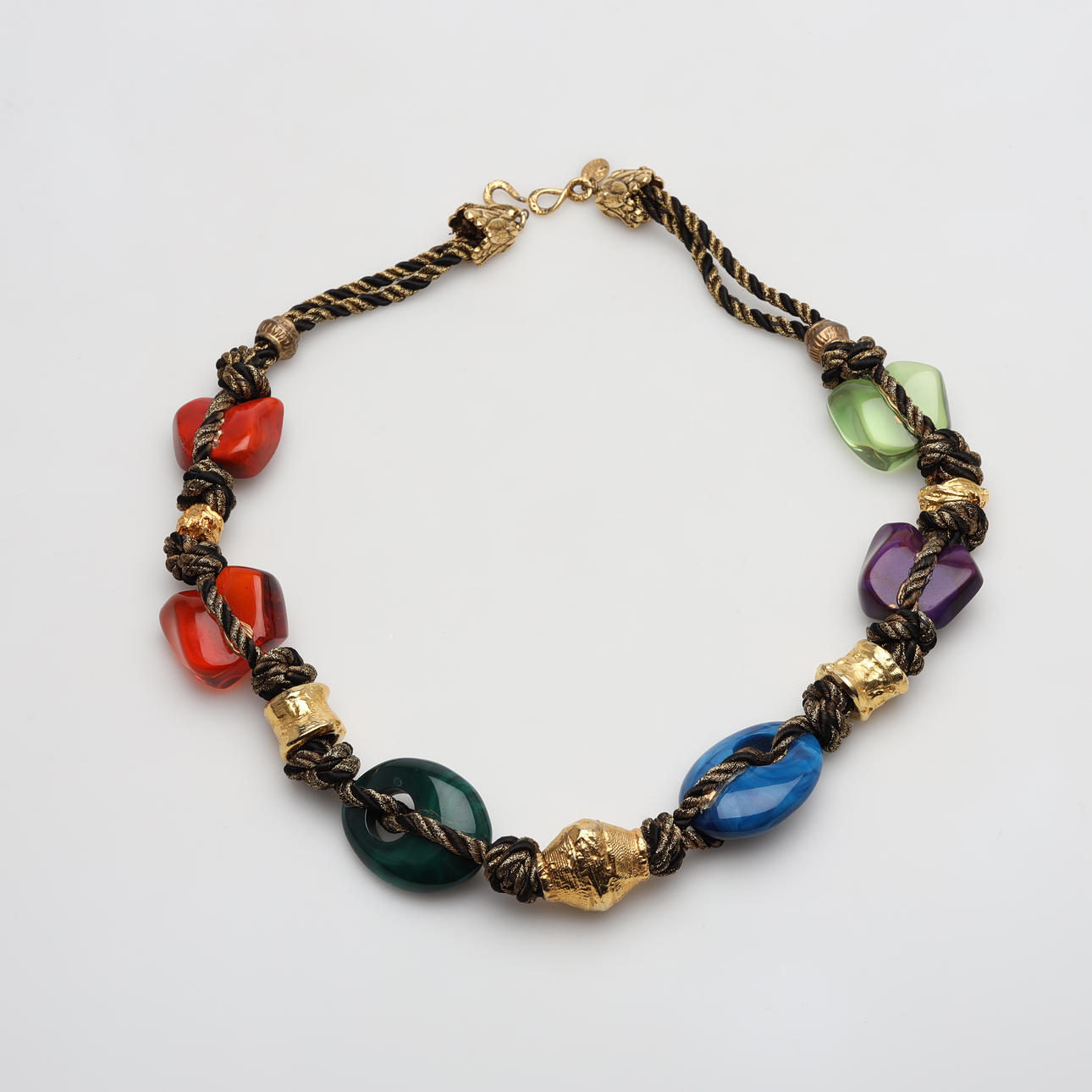 EMANUEL UNGARO. COLLIER.