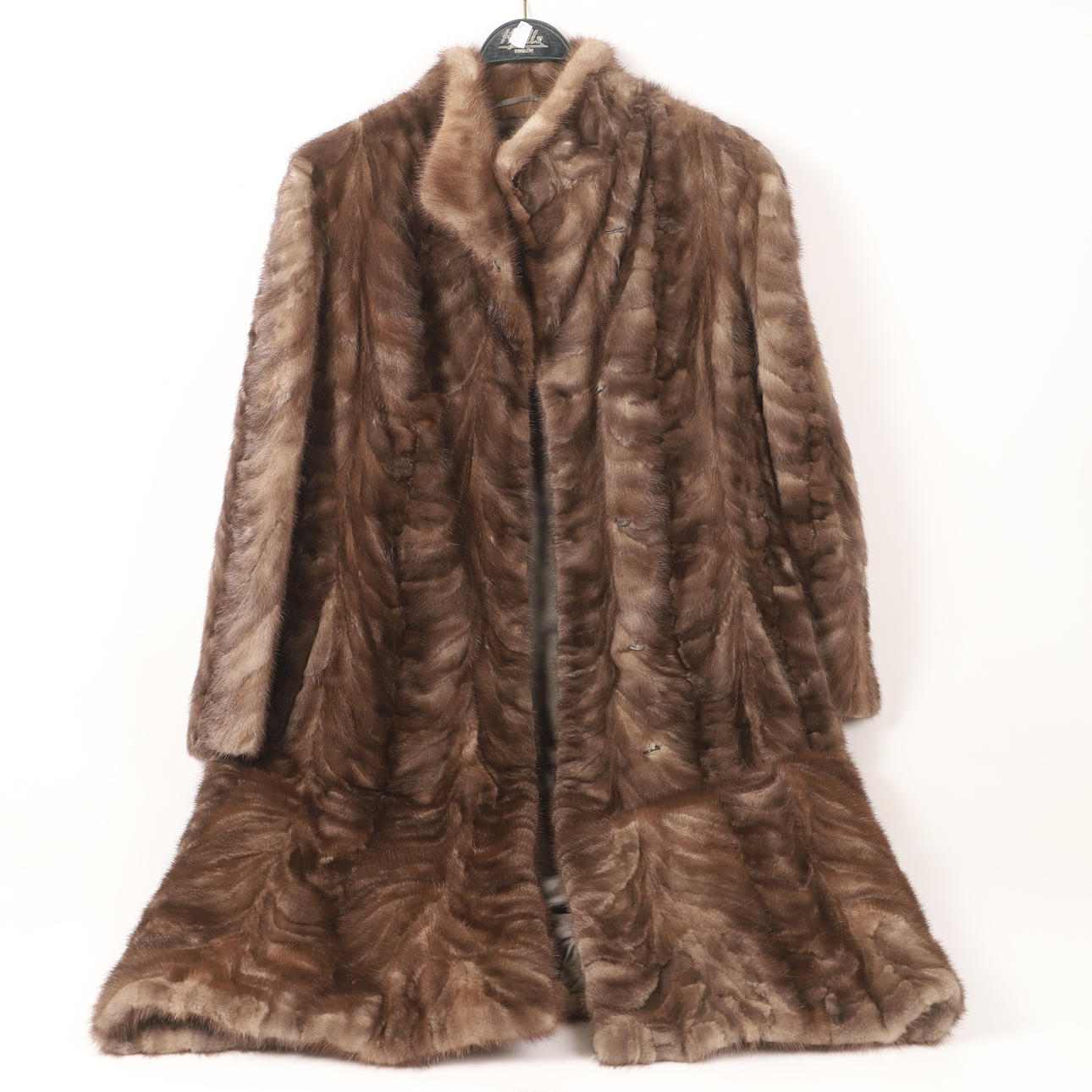 PÄLSKAPPA MED BASKER, mink, Bengtssons Pälsmode, Ystad.