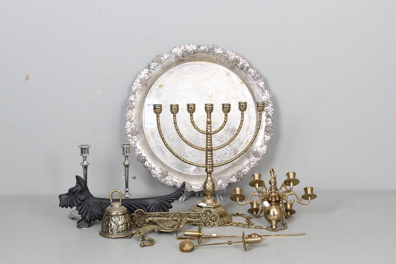 METALLFÖREMÅL, bl.a. mässing och nysilver.