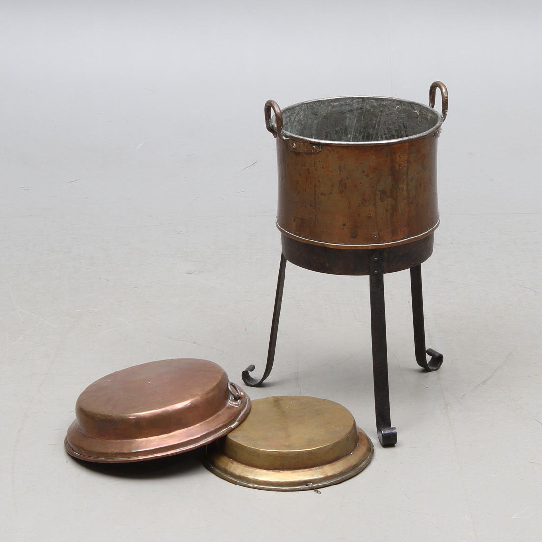 KITTEL, på benställning, FAT, 2 st, koppar, 18/1900-tal.