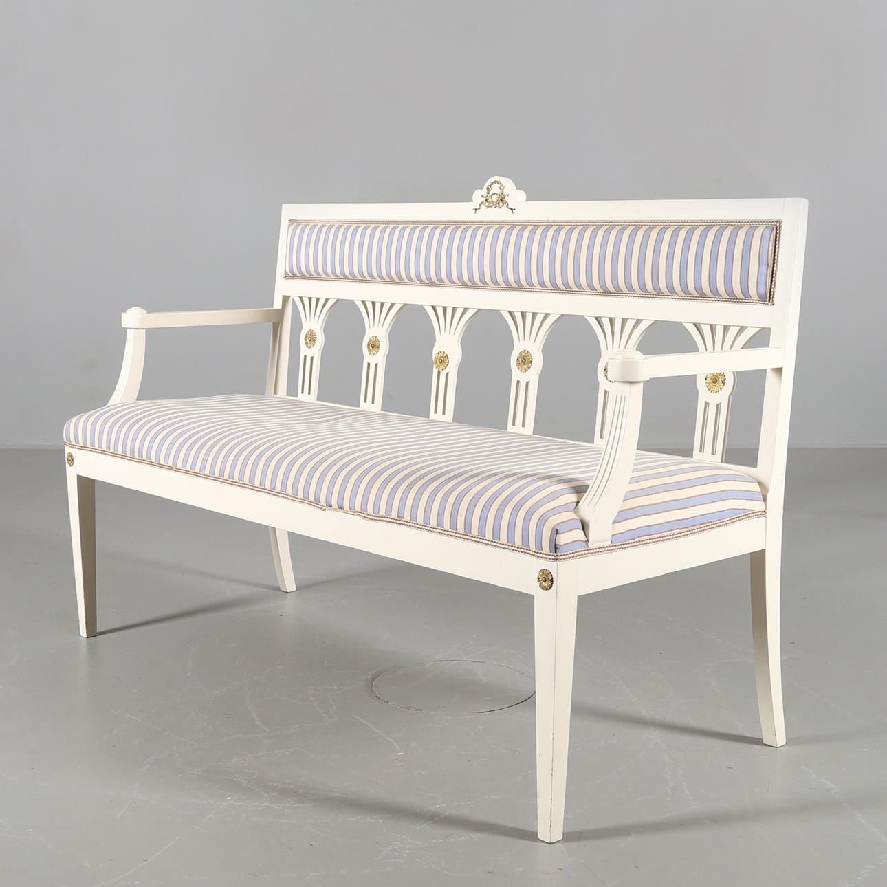 SOFFA 3 sits, gustaviansk stil, 1900-tal.