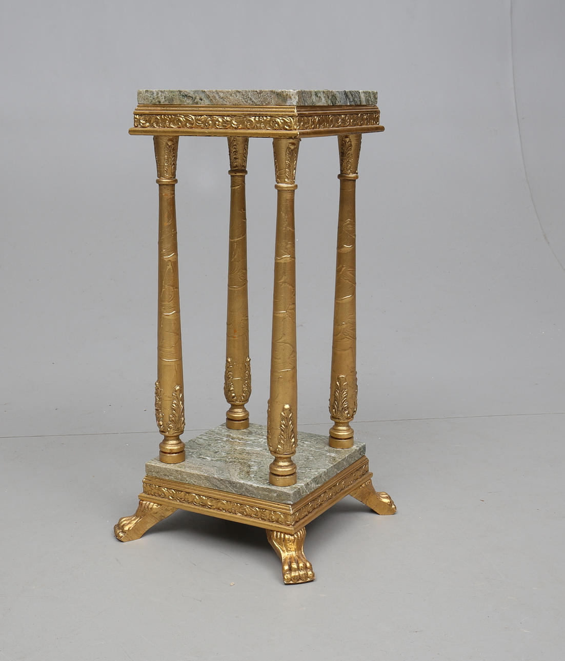 PIEDESTAL, marmor samt förgyllt trä, 1900-tal.
