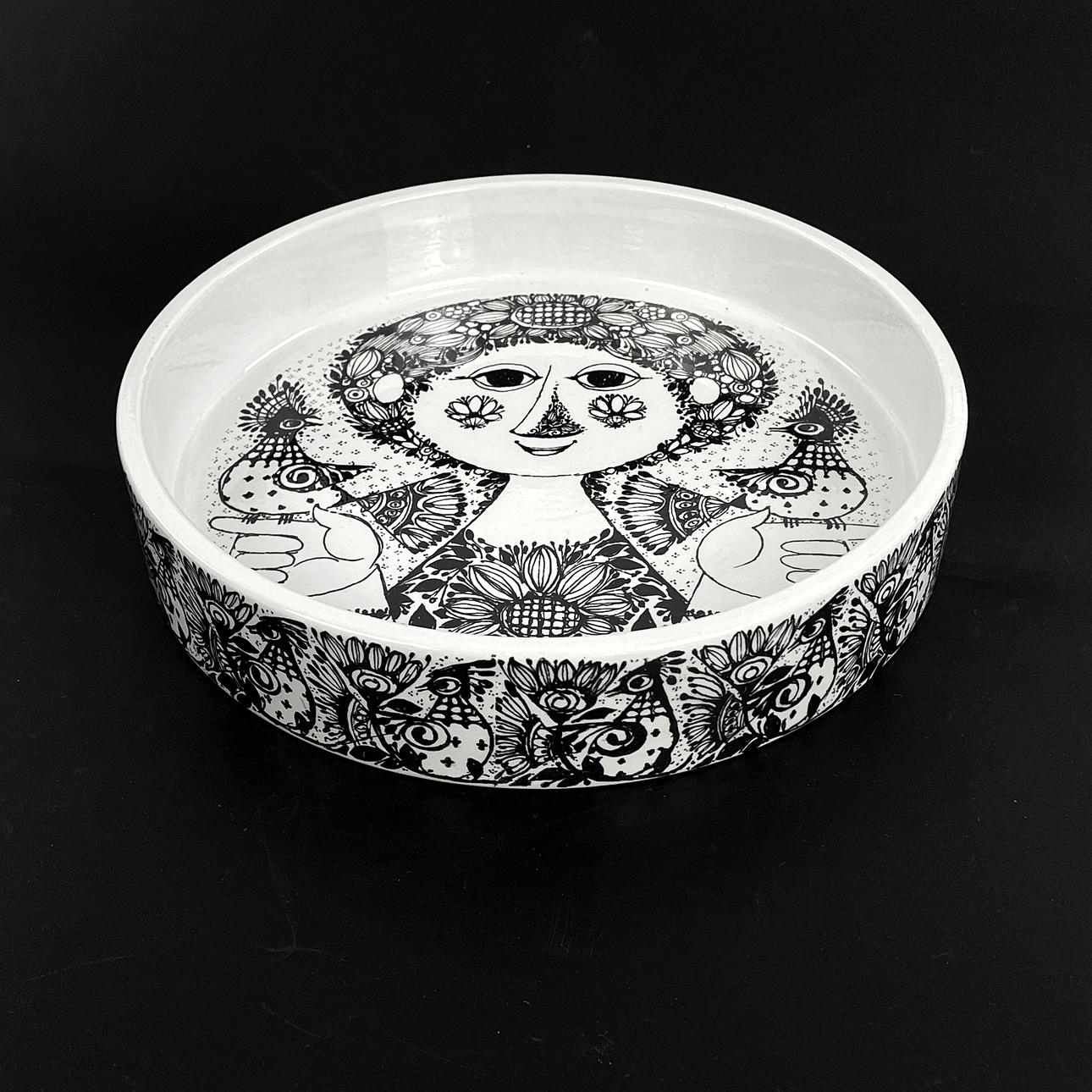 BEAR WIINBLAD. A porcelain dish, Nymölle, Denmark.