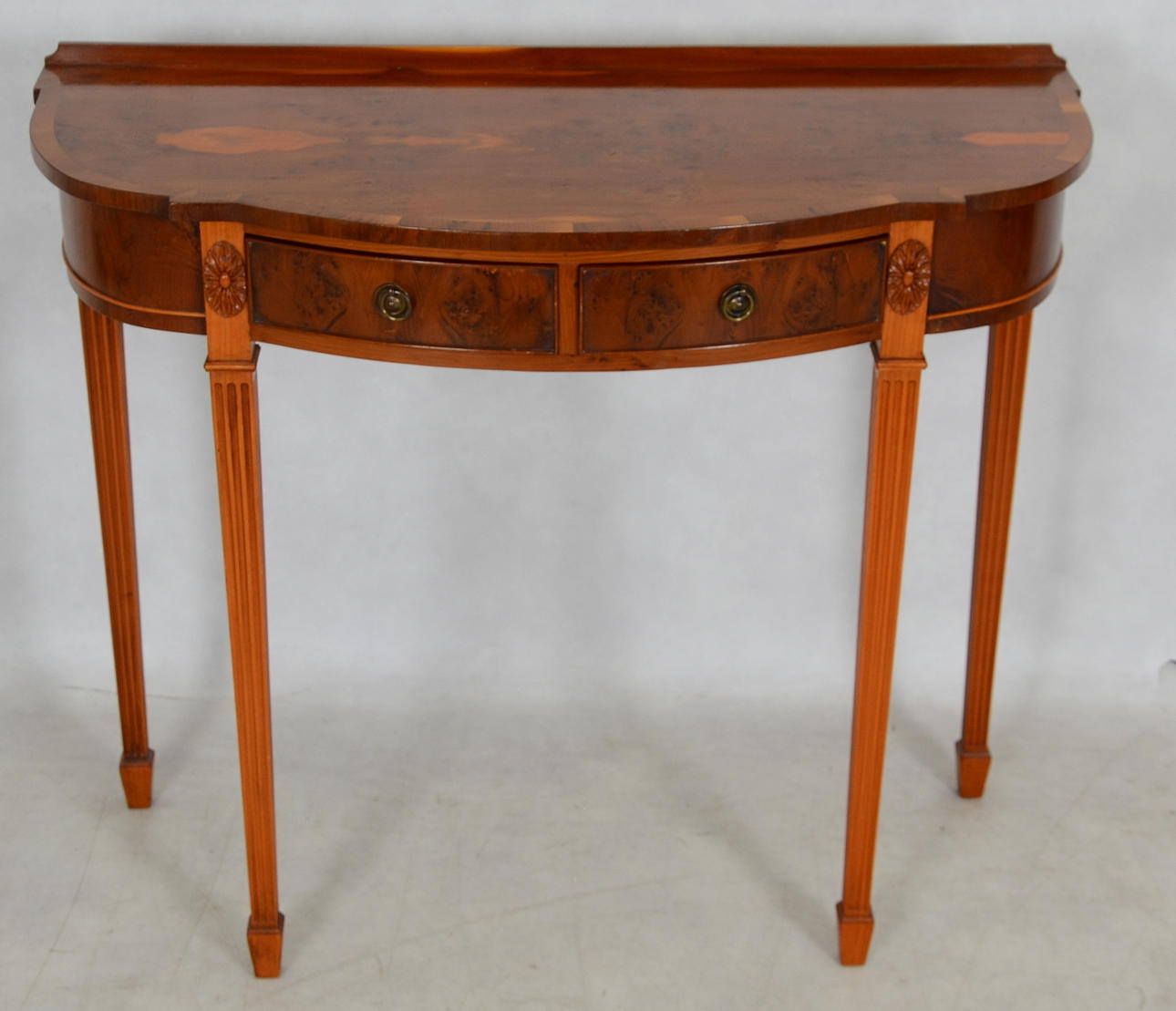 KONSOLBORD, IDEGRAN, modern tillverkning.