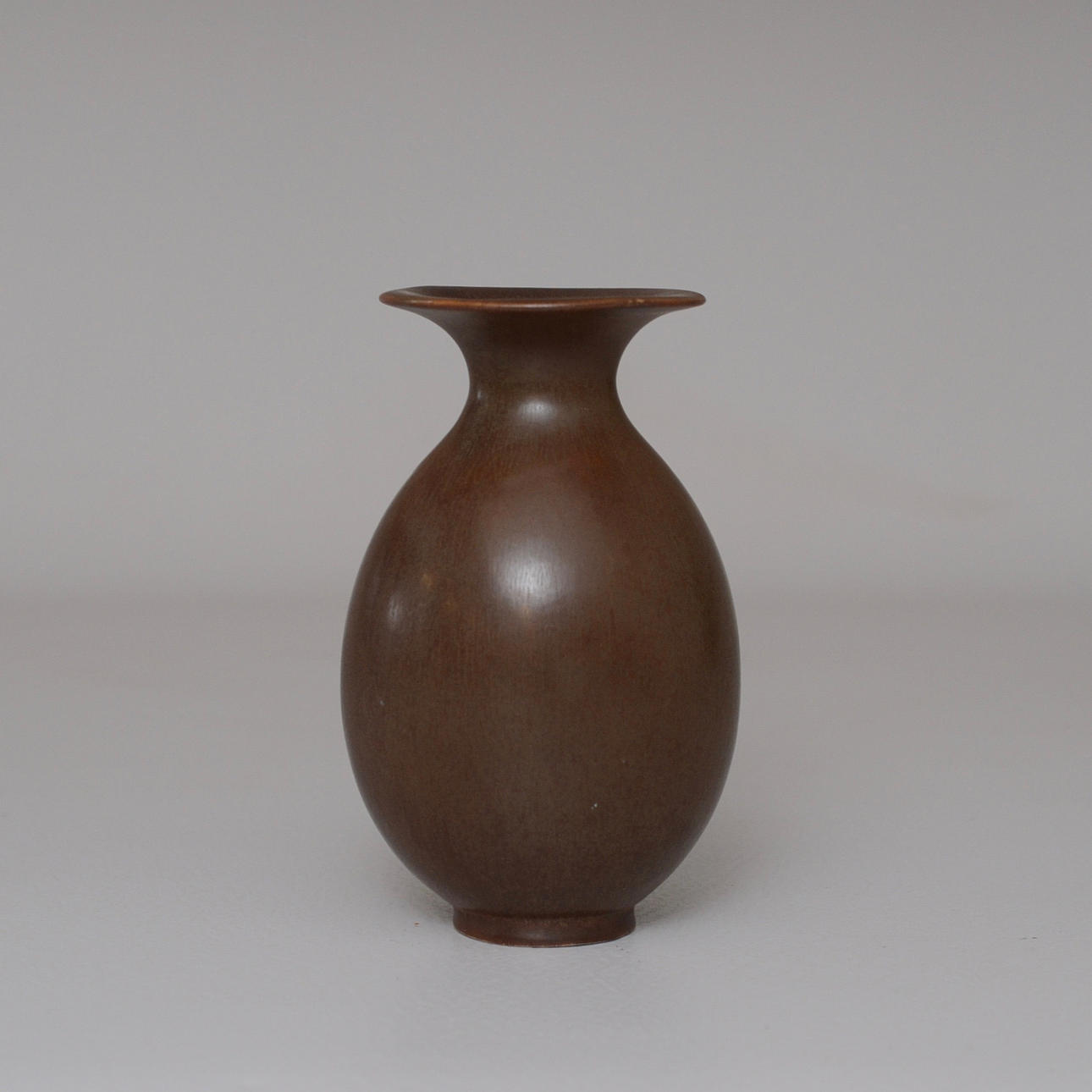 BERNDT FRIBERG. Vas, stengods.