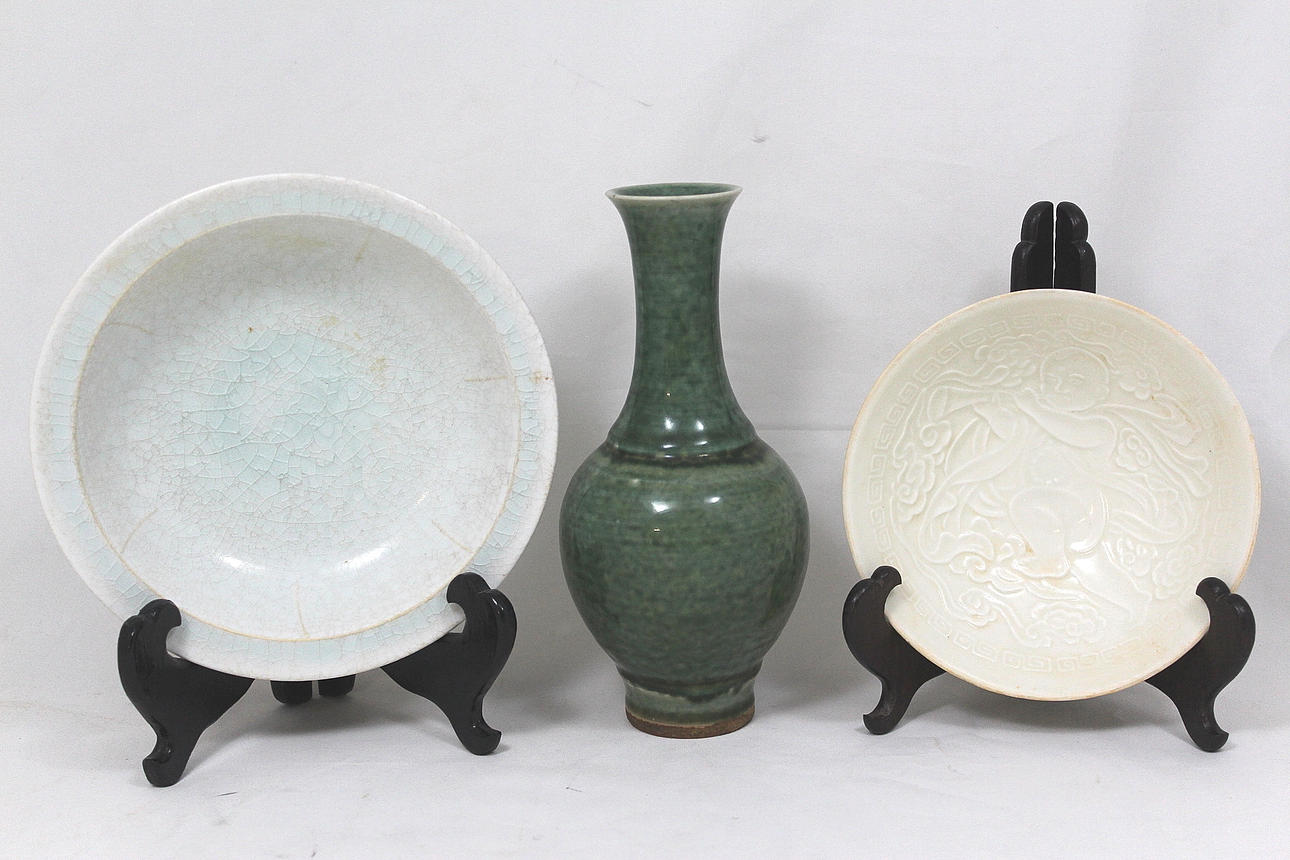 SKÅLAR och VAS, 3 delar, porslin, Kina.