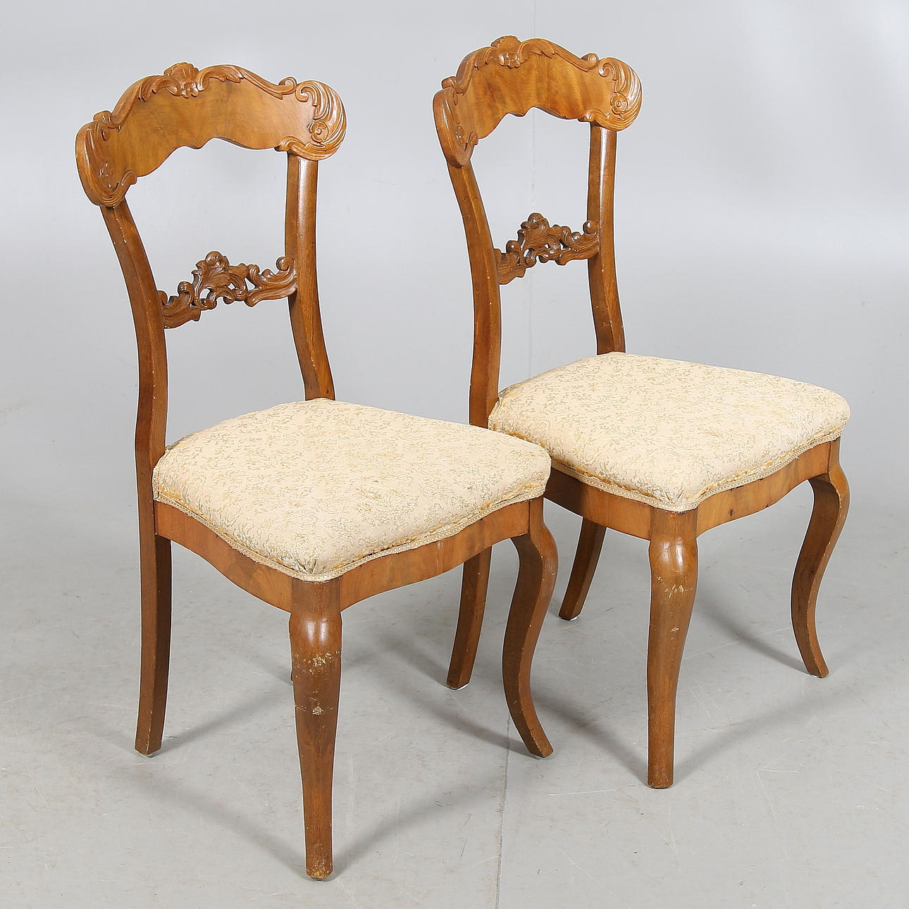 STOLAR ett par, trä, allmoge, omkring sekelskiftet 18/1900.