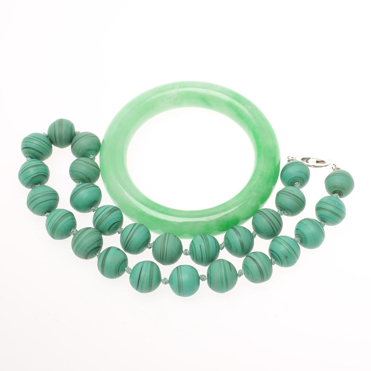 ARMRING, Jade. HALSBAND, Agat. Kina.