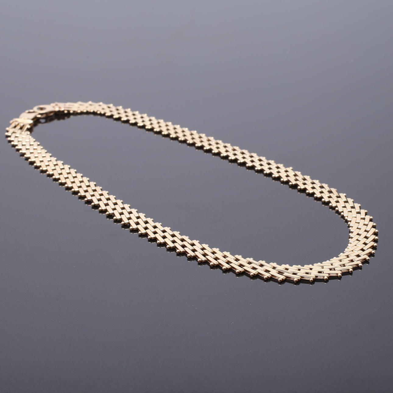 COLLIER i 18 K gult guld. Vikt 31,72 g.