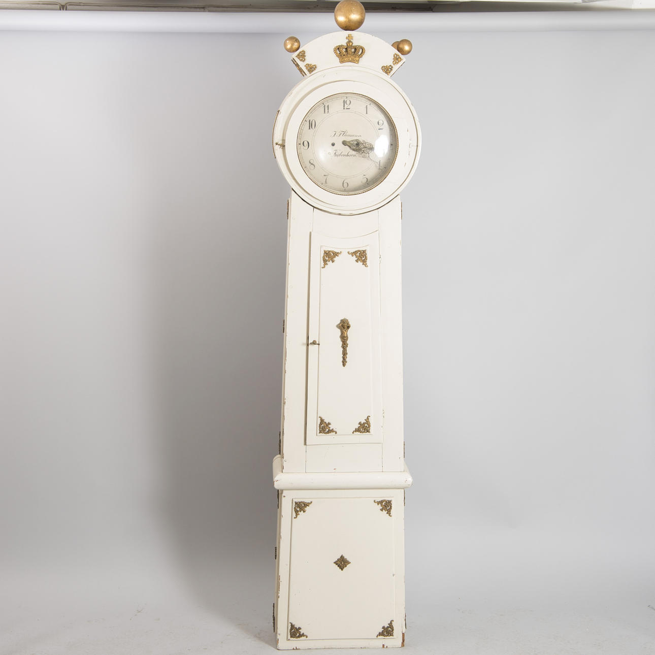 GOLVUR, vitmålat med bronser, Flumann, Köpenhamn, 18/1900-talet.