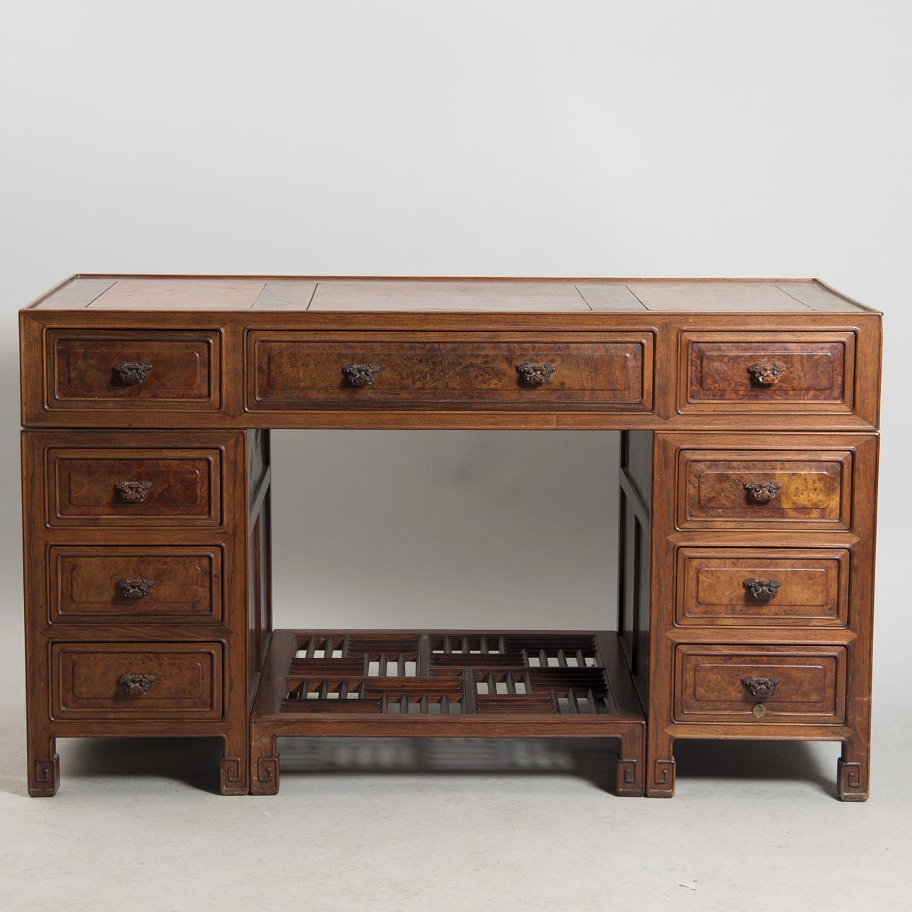 SKRIVBORD, mahogny, kina, 1900-tal.