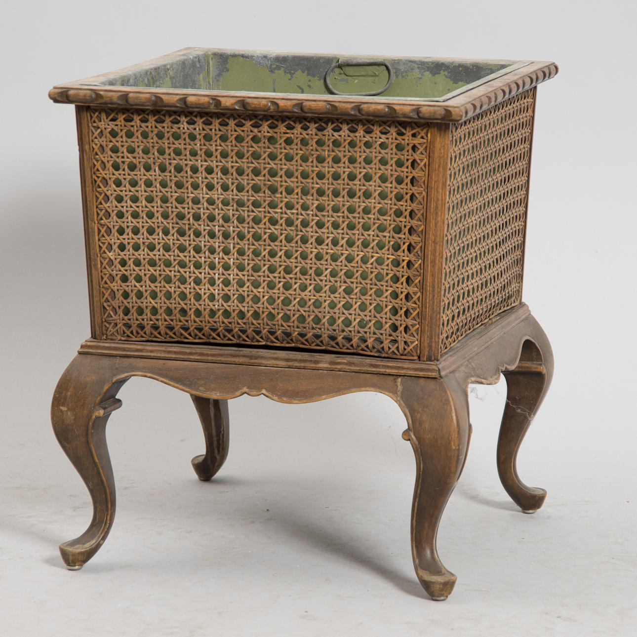 TRÄDGÅRDSKRUKA, trä/rotting med zinkinläggning, 1900-talets andra hälft.