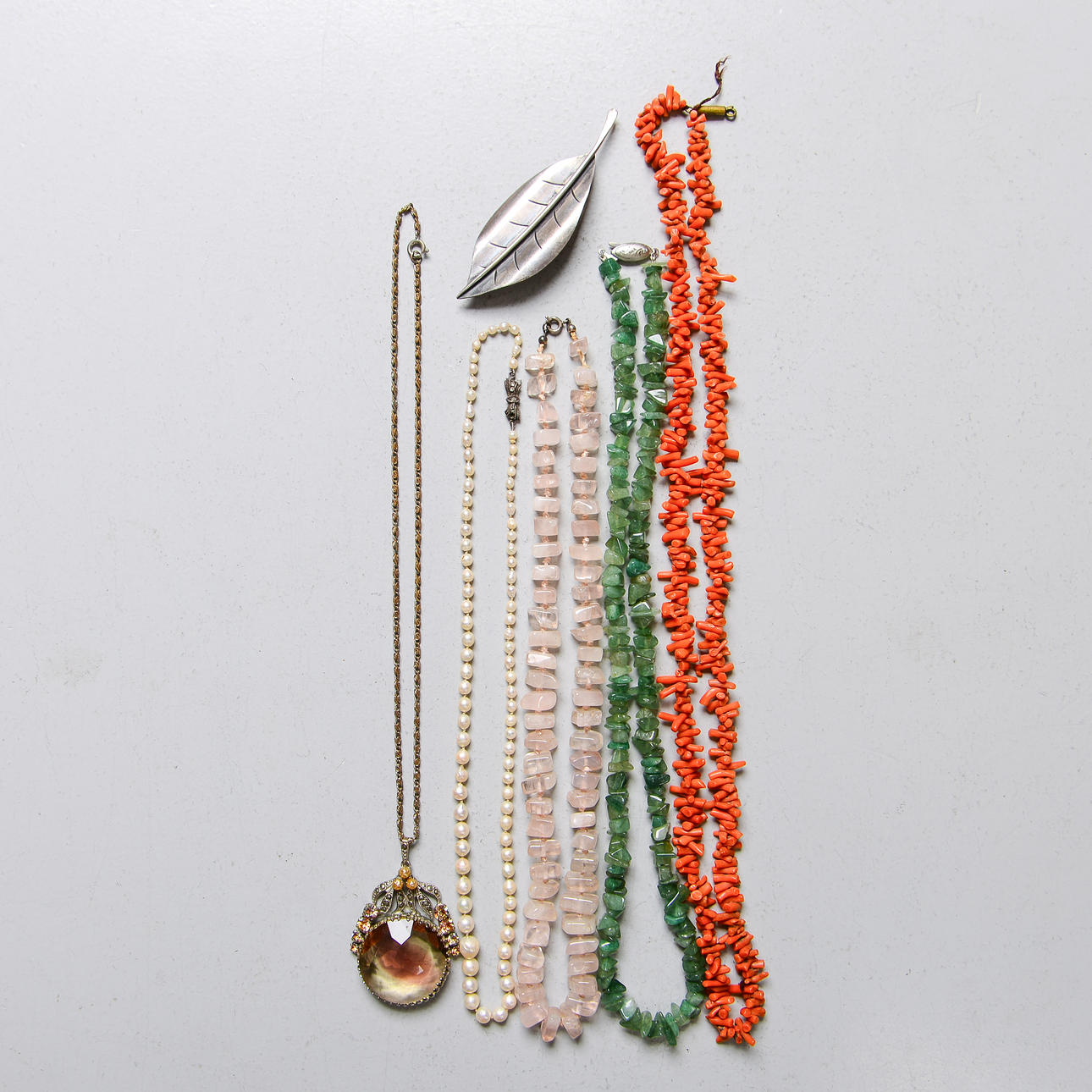 NECKLACE/NECKLACE, various materials.