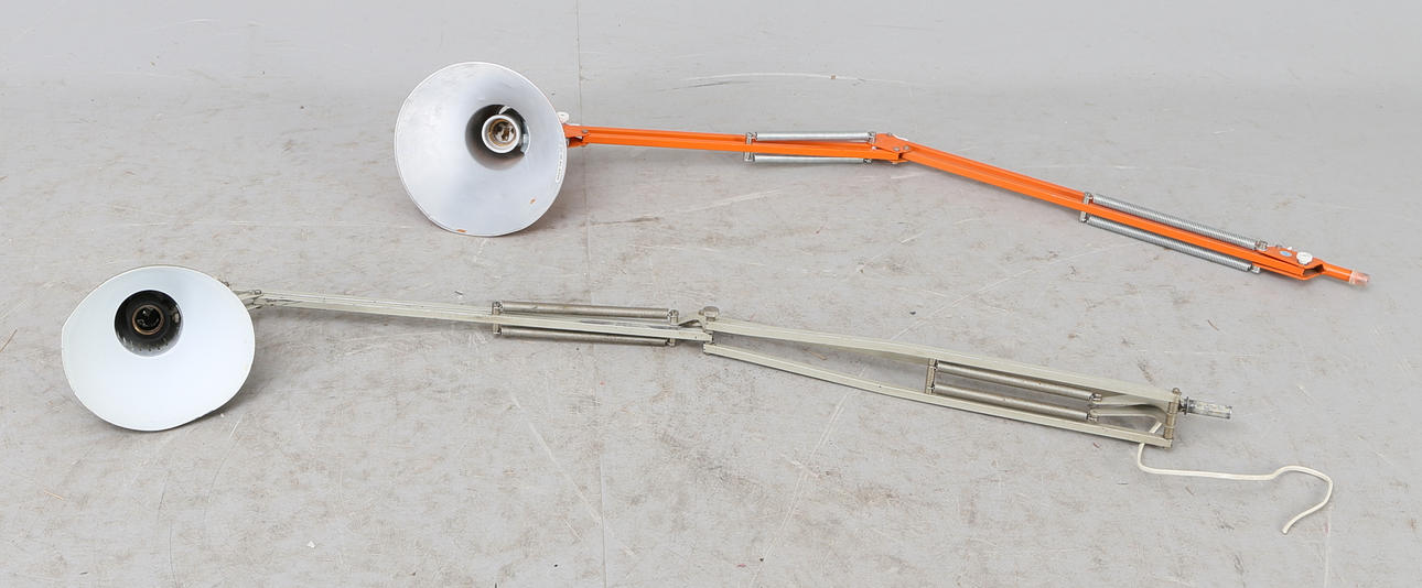 SKRIVBORDSLAMPOR, 2 st, bland annat DAC populär, 1900-tal.