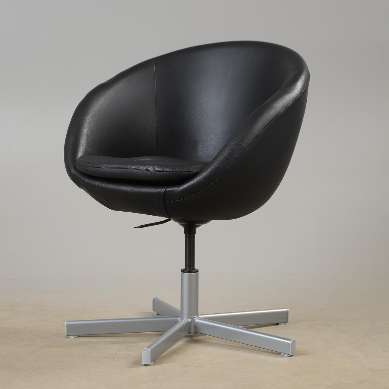 SNURRFÅTÖLJ, konstskinn, IKEA, samtida.