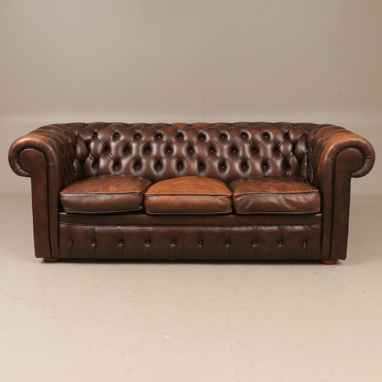 SOFFA, skinn, Chesterfield.