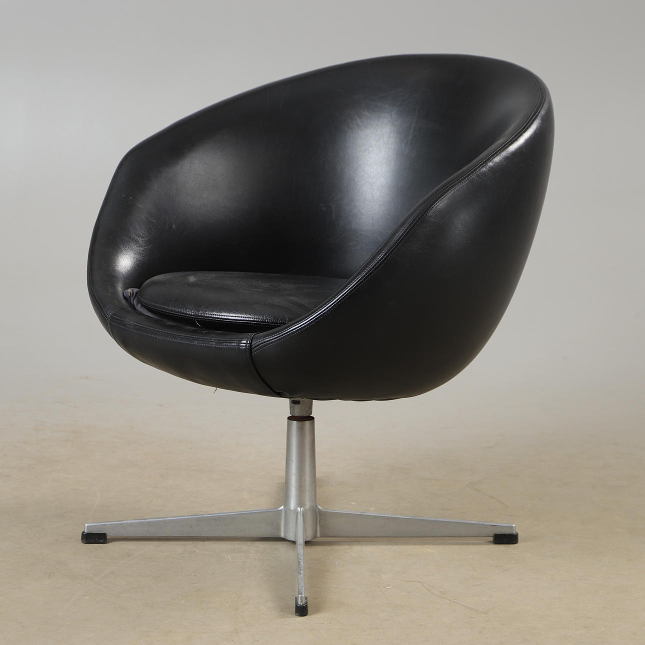 SNURRFÅTÖLJ, konstskinn, 1900-talets mitt.