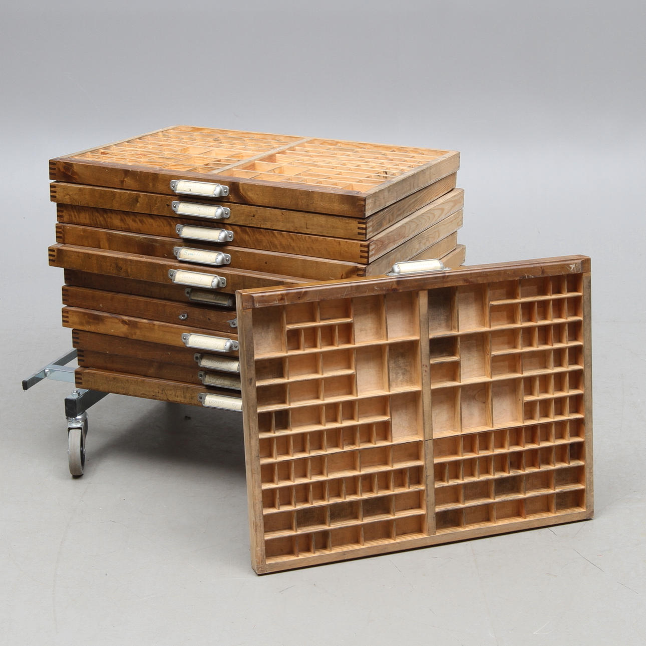 KASTHYLLOR/LÅDOR, 12 st.