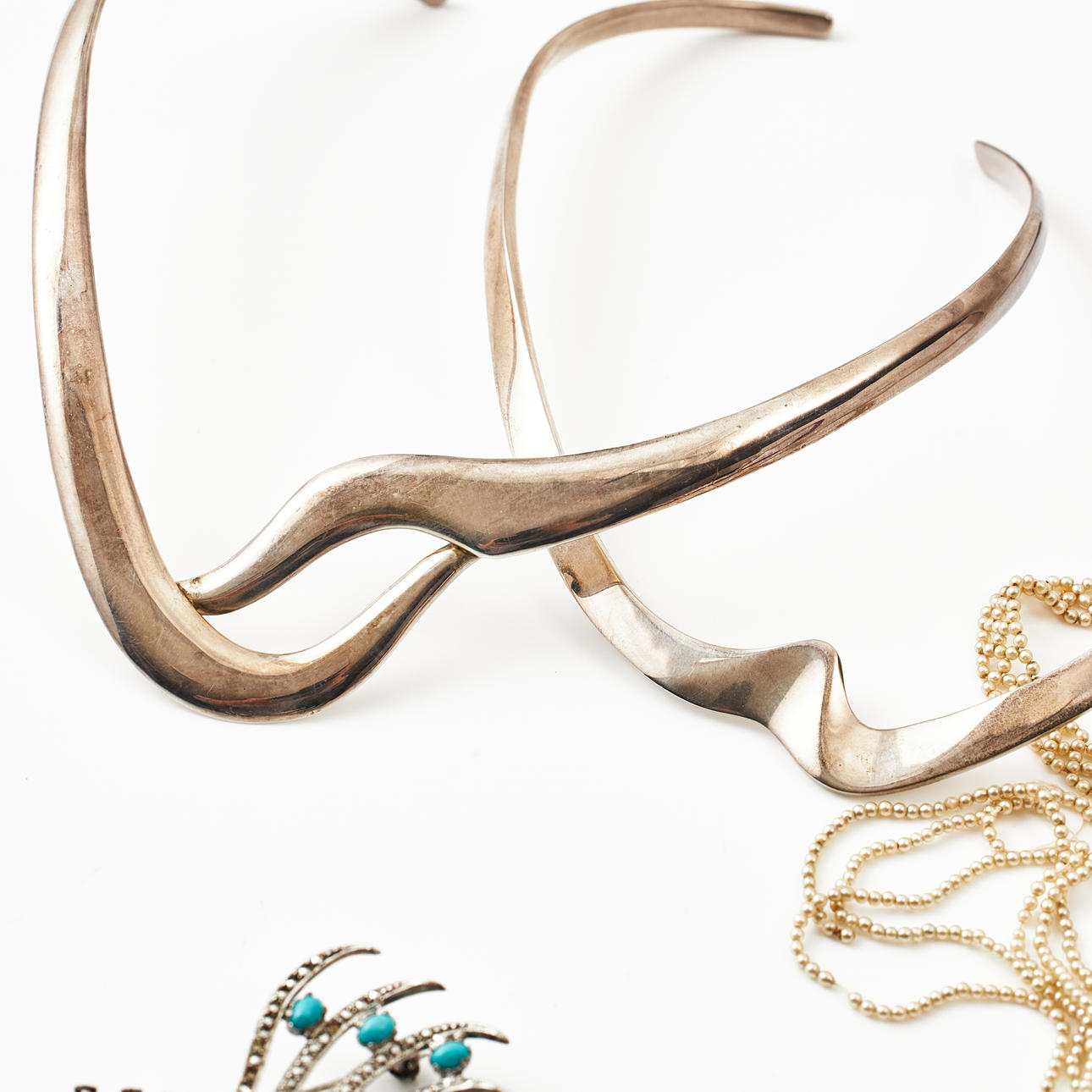 BANGLE, sterling silver, open ring rail, Efva Attling, NECKLACE RINGS, 2 pcs., Mexico, BRACELET, 2 pcs., BROOCH, with marcasites, silver/sterling silver, NECKLACE, Majorica pearl (imitation) with 2 interchangeable ball-shaped clasps.