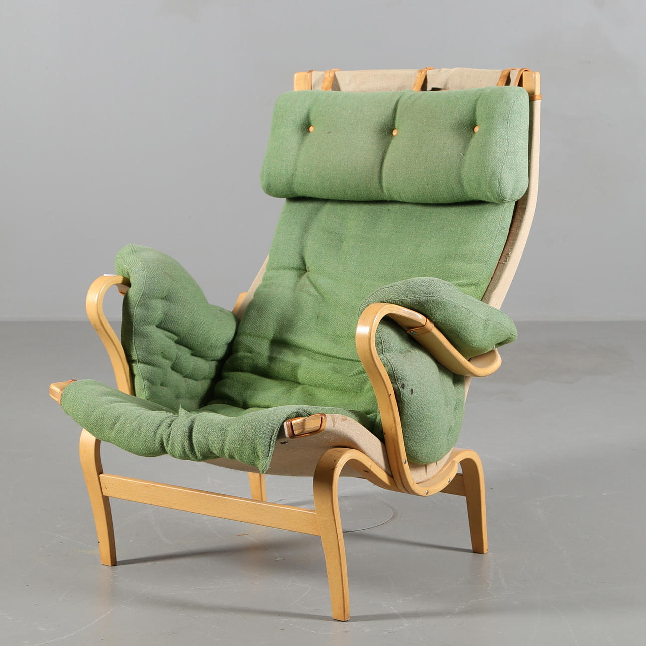 BRUNO MATHSSON. FÅTÖLJ med nackkudde "Pernilla" för DUX.