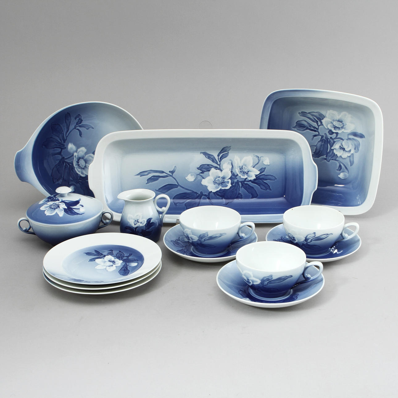 KAFFESERVIS "JULROSEN", 27 delar, Bing & Gröndahl.