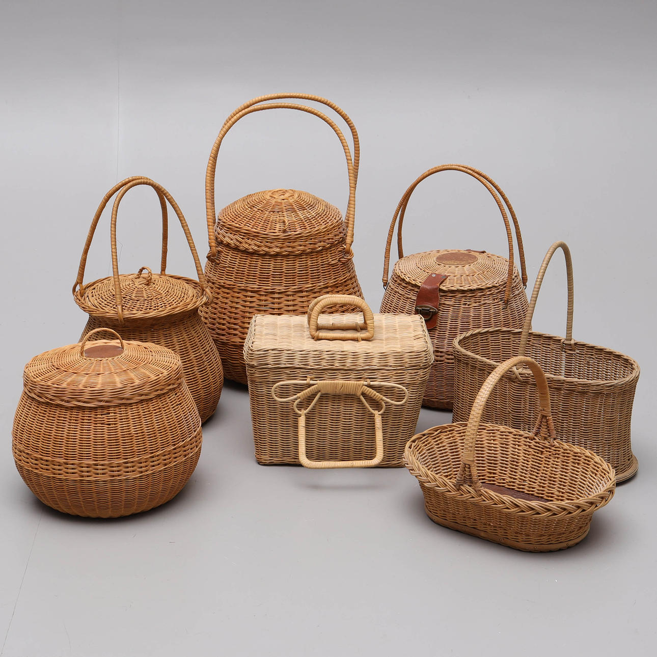 SAMMELKÖRBE, 7 Stück, geflochten.