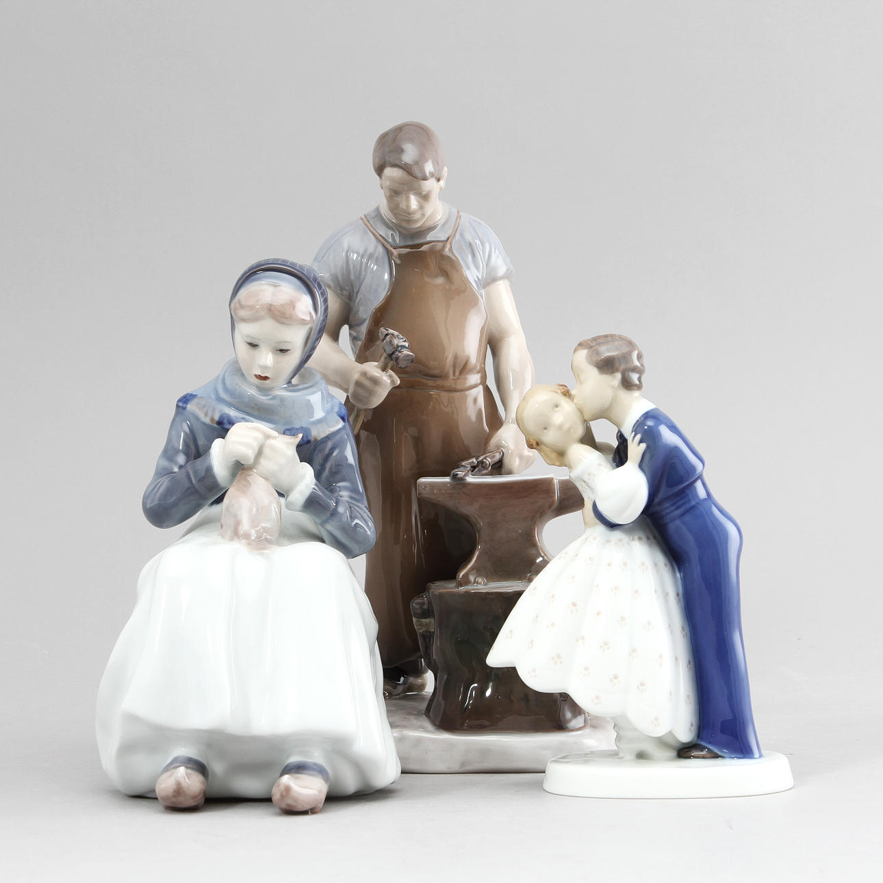 FIGURINER, 3 st, porslin. Royal Copenhagen och Bing & Gröndahl.