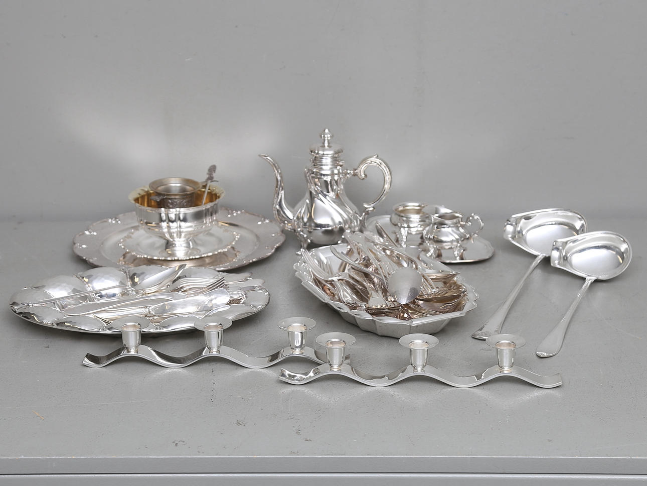 NYSILVERFÖREMÅL, bl.a. modell Vasa.