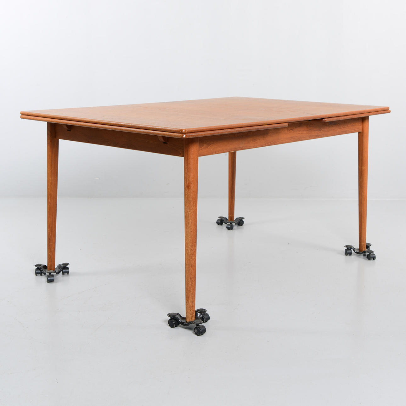 NILS JONSSON. Spisebord, „Ultra“, Troeds Møbler.