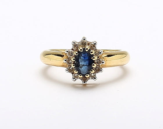 RING, 18K guld, med safir och diamanter 0,25 ct. Totalvikt ca 3,7 g.