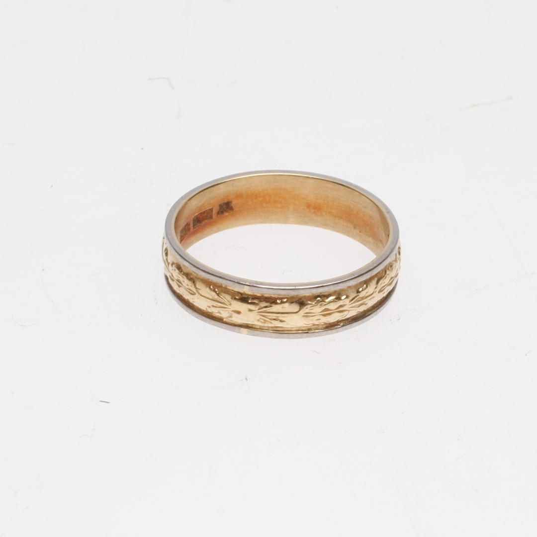 RING, 18k guld, vikt ca 4,6 gr.