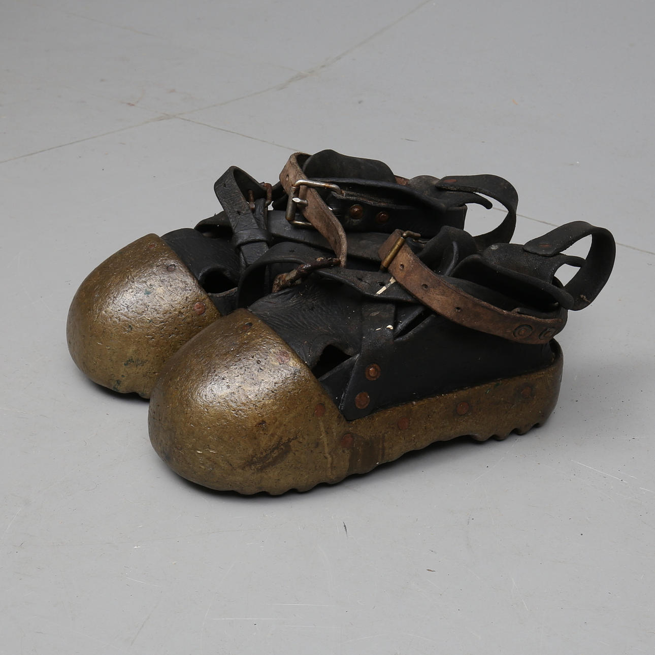 DYKARSKOR, ett par, 1900-talets början.