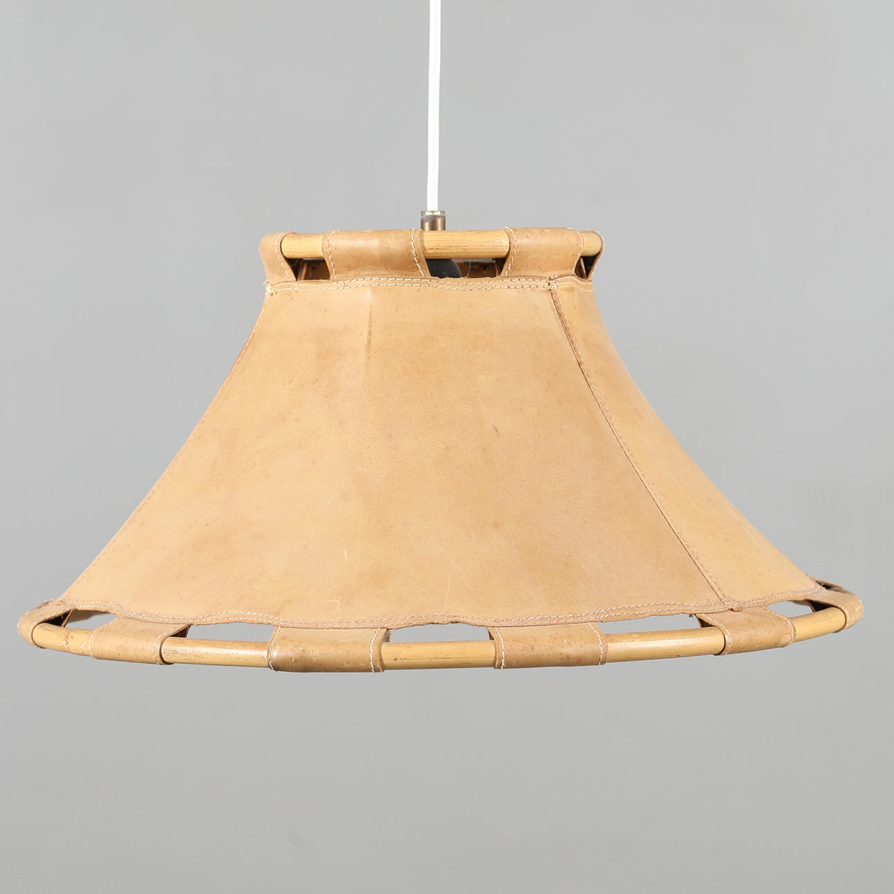 ANNA EHRNER. Taklampa i läder och bambu, "Anna" Ateljé Lyktan.
