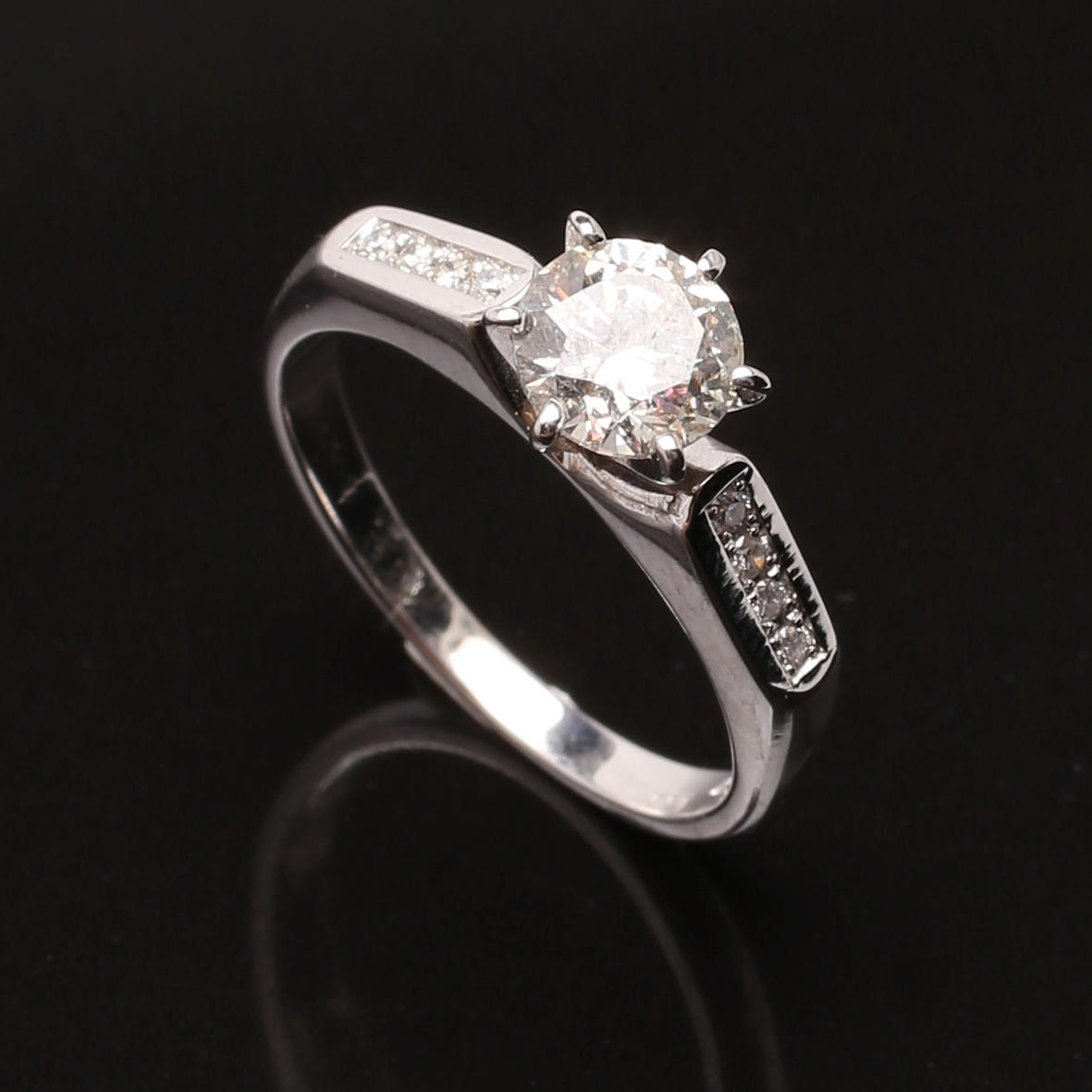 RING, 14K vitguld med diamanter 1,10 ct.