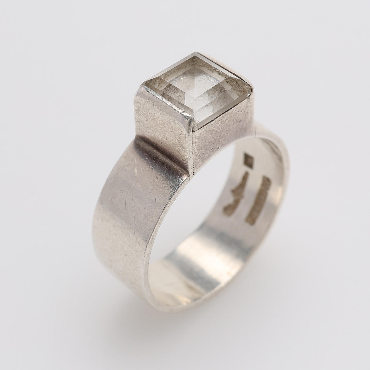 WIWEN NILSSON. STERLING SILVER RING WITH ROCK CRYSTAL.