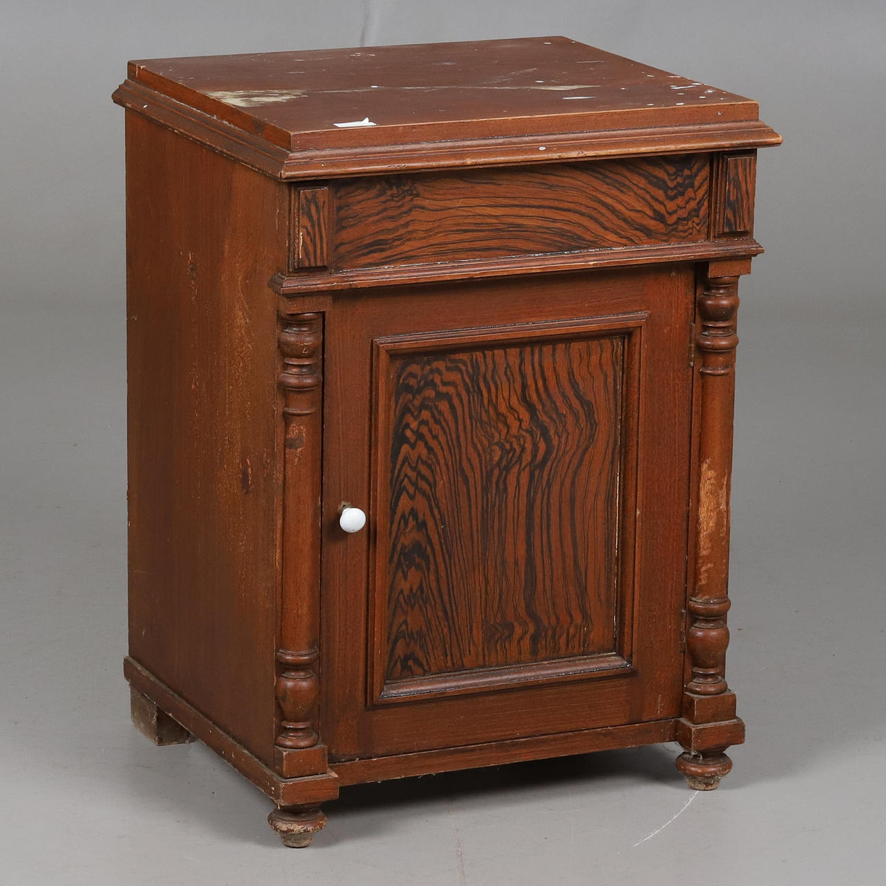 KOMOD, ådringsmålad, 1800-tal.