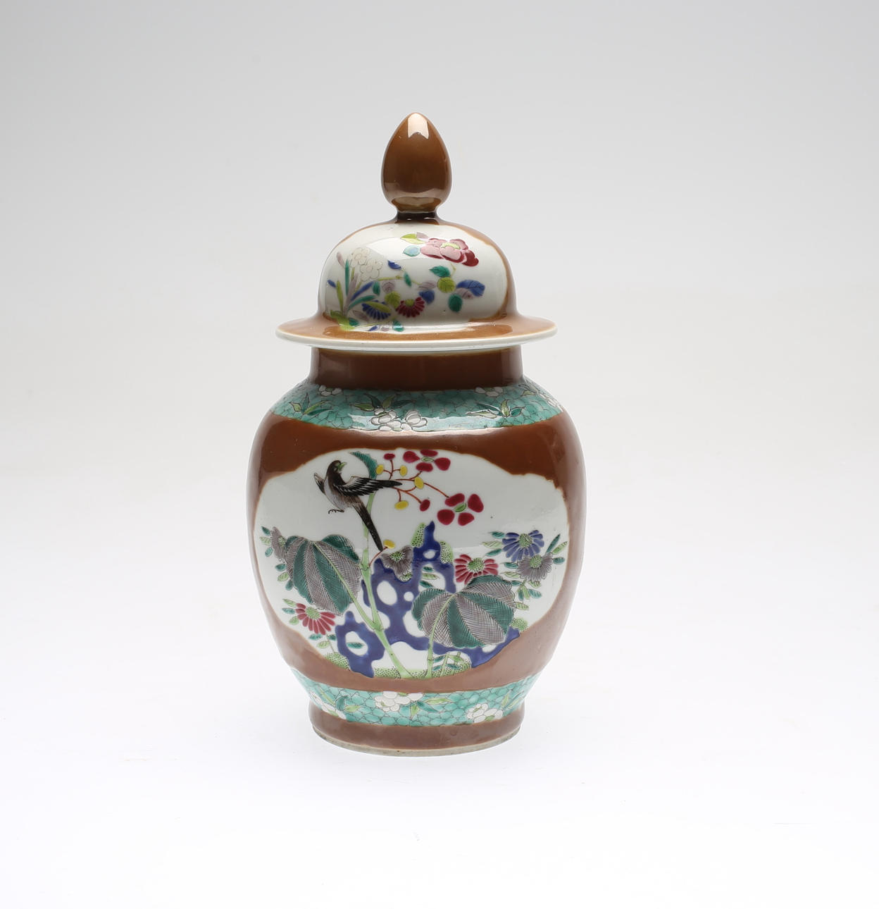 LOCKURNA, porslin, Kina, 1900-tal.