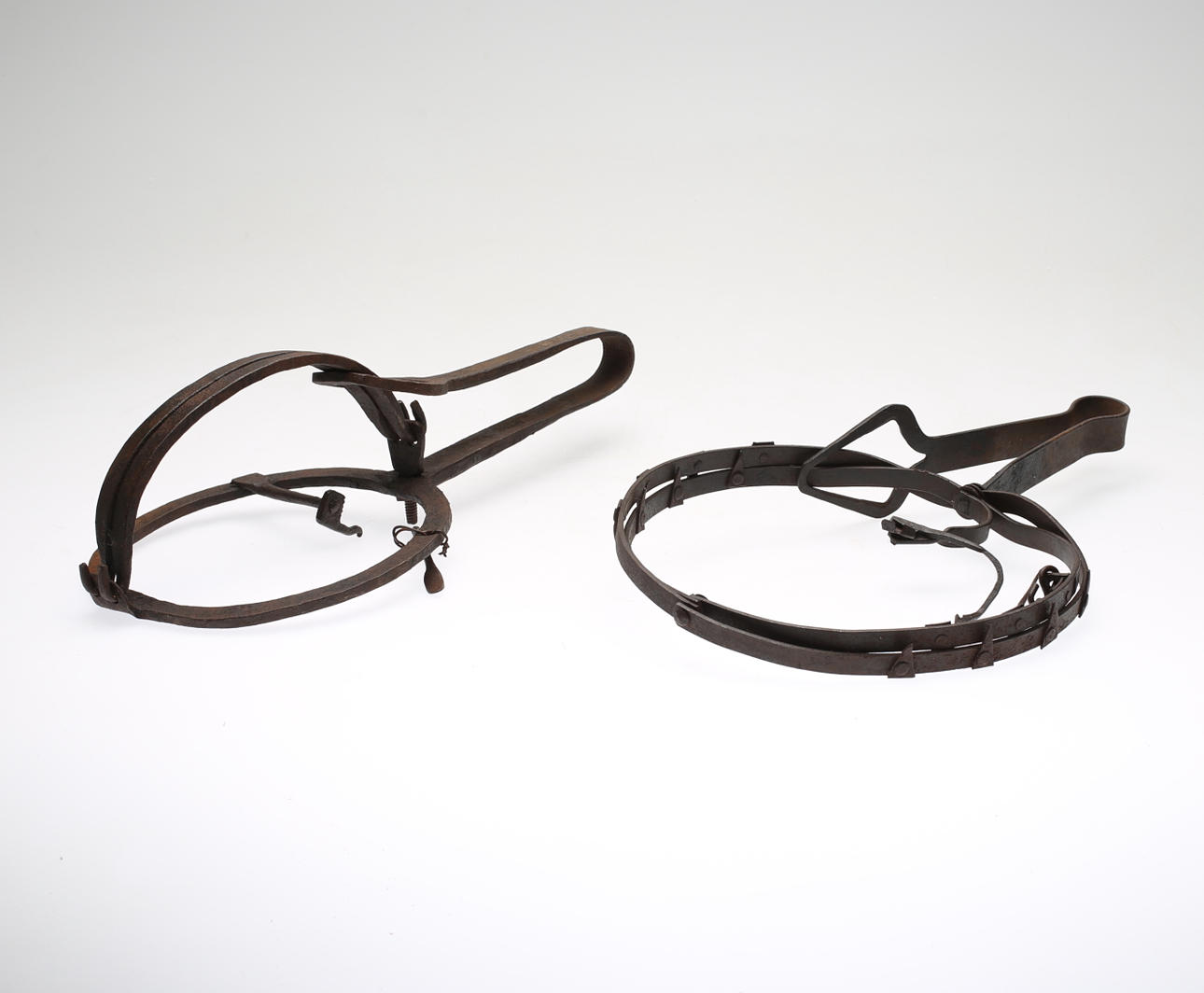 RÄVSAXAR, 2 st, smide, 1800-/1900-tal.